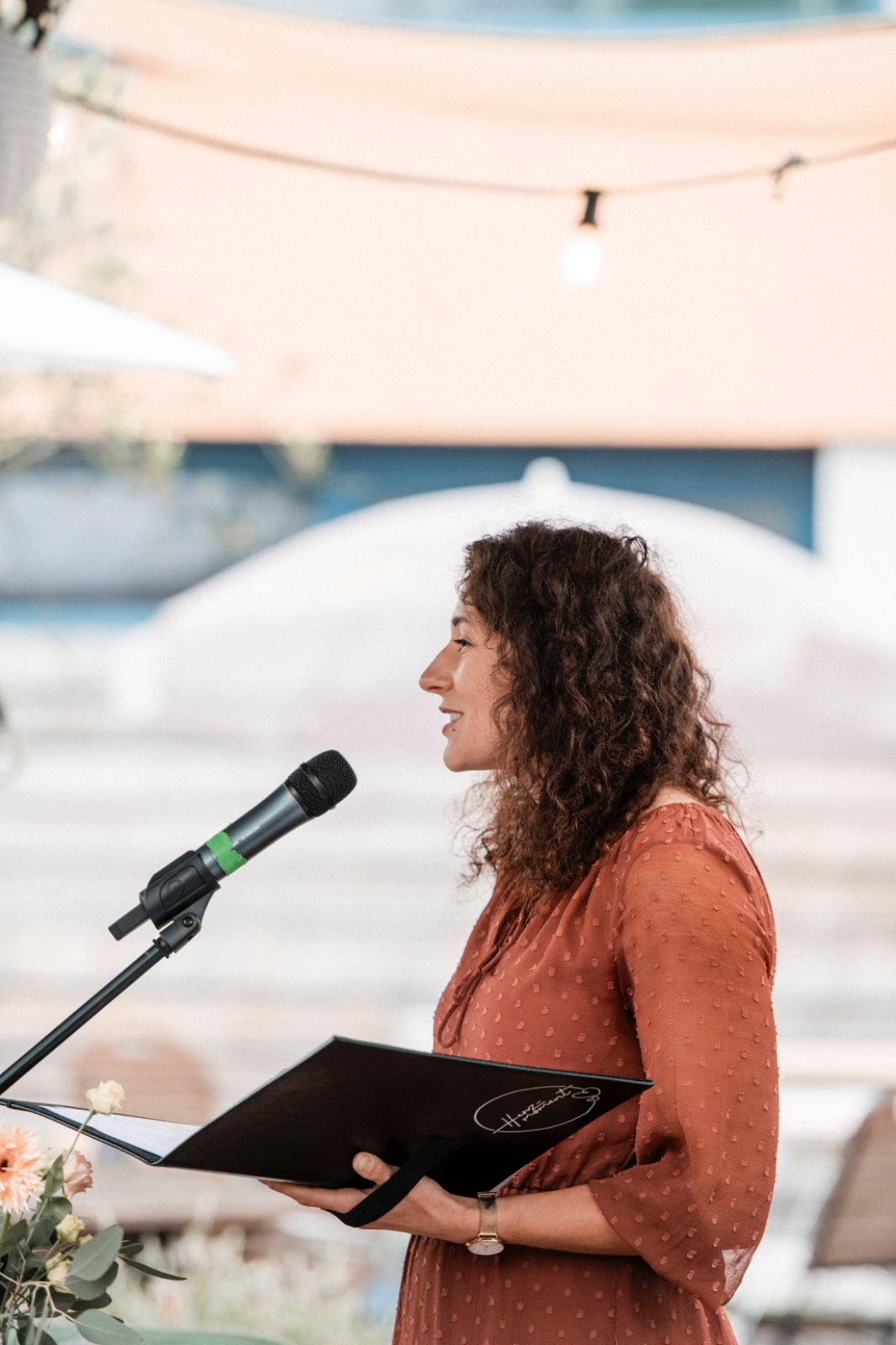 IMG-20251014-WA0027 Herzmoment: Brautpaar, Umarmung